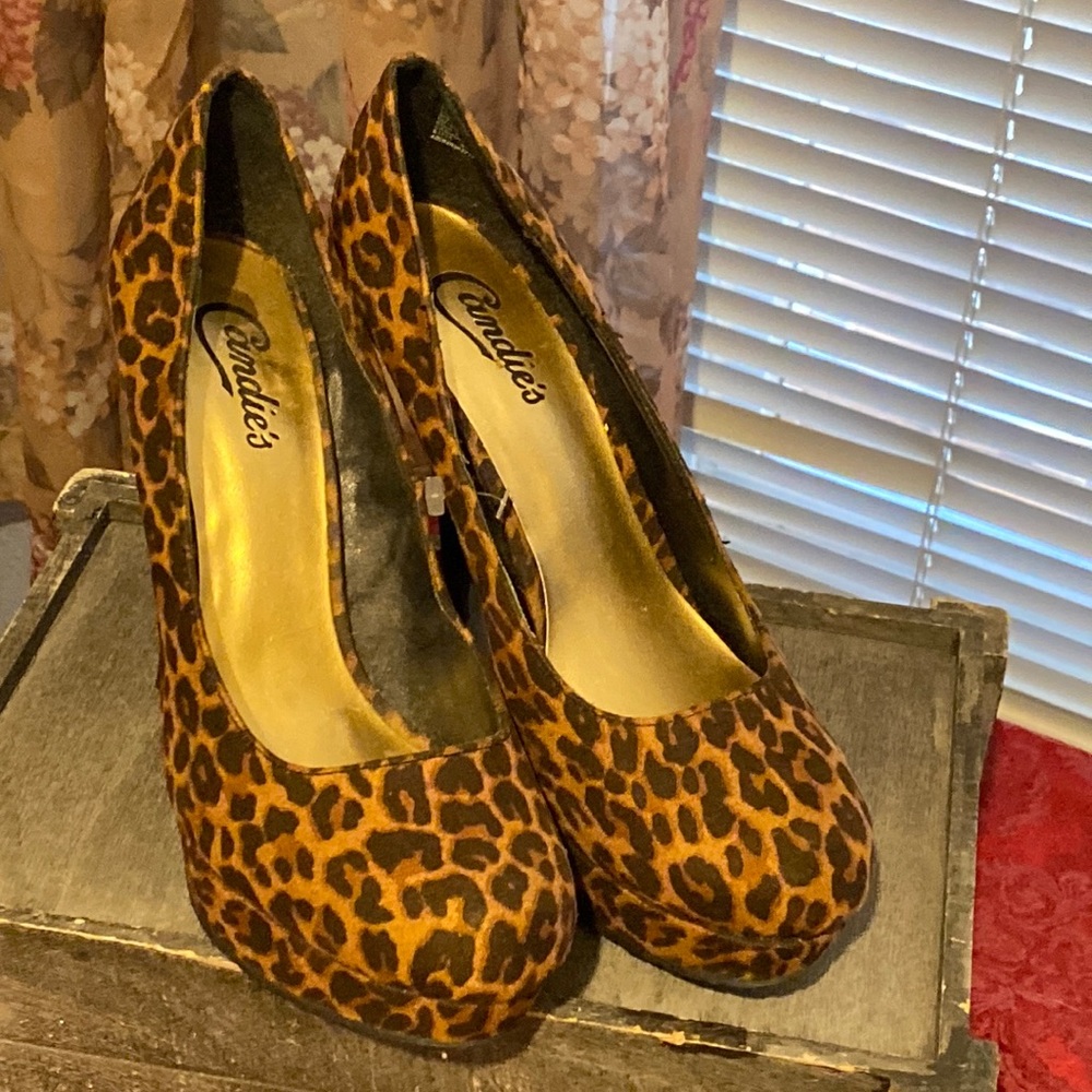 💜💜 Ladies Platform Heels by Candie’s Size 8.5M